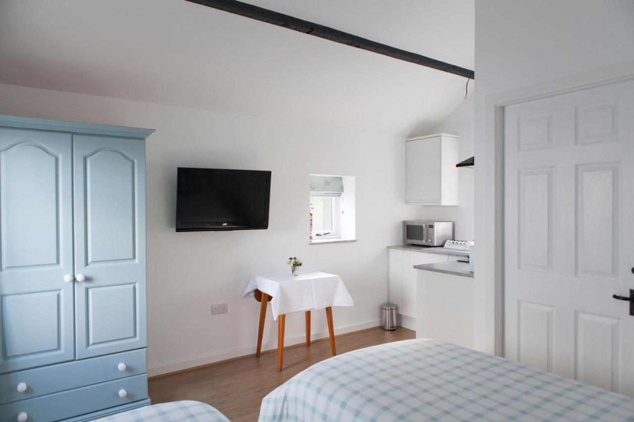Elm Cottage Touring Park Whitegate  Экстерьер фото