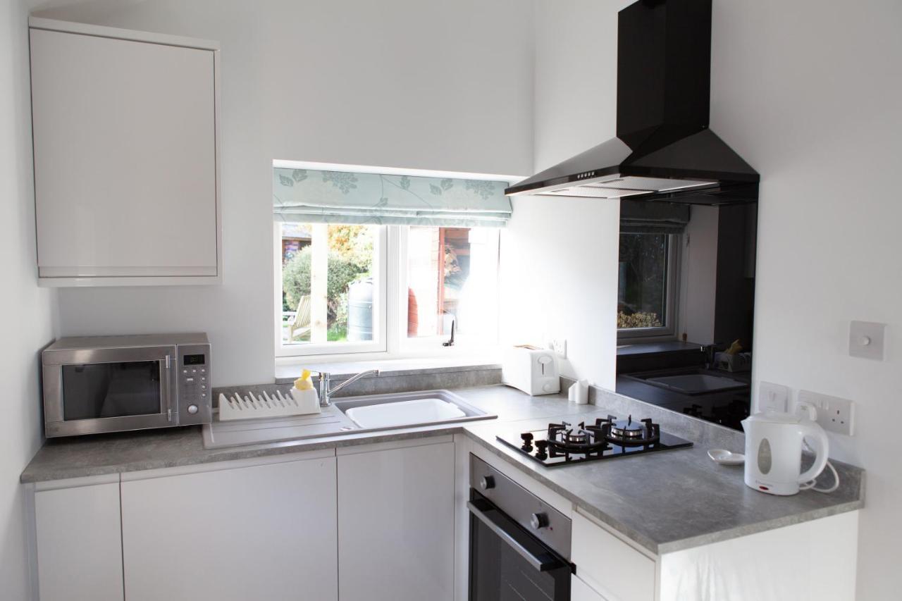 Elm Cottage Touring Park Whitegate  Экстерьер фото
